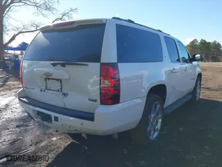 2010 Chevrolet Suburban LT with VIN 1GNUKJE36AR132205, listed as a IAAI auction lot 41447650 with 179,151 mi miles. Bid and sale history available at carsss.com. Image 4.