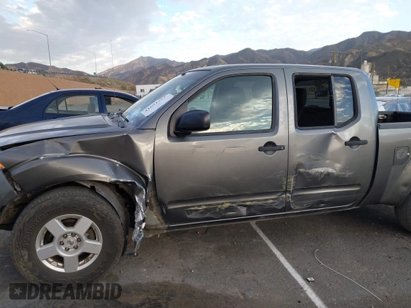 2007 Nissan Frontier SE z VIN 1N6AD09U67C411083, wystawiony jako IAAI lot #41691251 z przebiegiem 186 495 mil mil oraz . Historia ofert i sprzedaży dostępna na DreamBid. Obrazek 6.