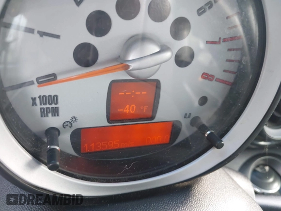 2008 MINI Hardtop S with VIN WMWMF73558TT87605, listed as a IAAI auction lot 41940226 with 113,595 mi miles and . Bid and sale history available at DreamBid. Image 7.