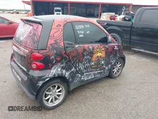 2008 Smart fortwo Pure z VIN WMEEJ31X28K121856, wystawiony jako IAAI lot #41944211 z przebiegiem 90 140 mil mil oraz . Historia ofert i sprzedaży dostępna na DreamBid. Obrazek 4.