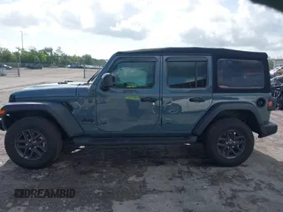 2024 Jeep Wrangler Willys с VIN 1C4PJXDG8RW334590, выставлен на аукционе IAAI как лот 42483813 с пробегом 8 575 миль миль и . История ставок и продаж доступна на DreamBid. Изображение 14.