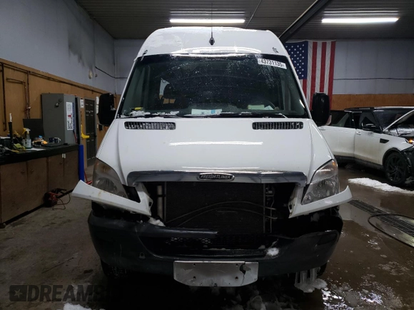 2011 Freightliner Sprinter with VIN WDRPE8CCXB5547450, listed as a Copart auction lot 43731135 with 212,275 mi miles and Clean Title. Bid and sale history available at DreamBid. Image 5.