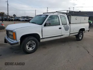 1993 GMC Sierra 2500 z VIN 1GTGC29K4PE524402, wystawiony jako Copart lot #83617334 z przebiegiem 308 605 mil mil oraz Szkody całkowita. Historia ofert i sprzedaży dostępna na DreamBid. Obrazek 1.