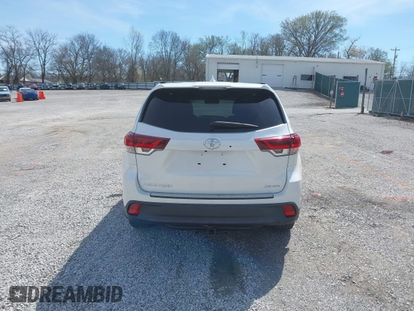 2019 Toyota Highlander SE with VIN 5TDJZRFH0KS620178, listed as a IAAI auction lot 41829974 with 73,701 mi miles. Bid and sale history available at carsss.com. Image 16.