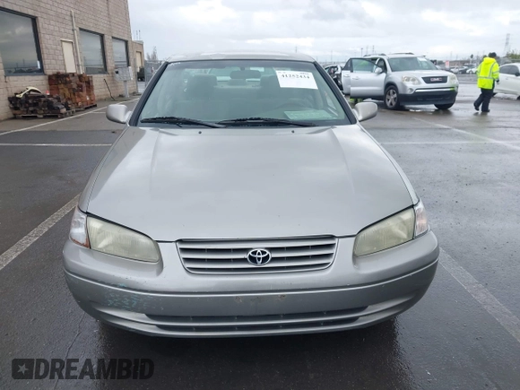 1998 Toyota Camry LE z VIN JT2BG22K7W0225872, wystawiony jako IAAI lot #41252434 z przebiegiem 160 763 mil mil oraz . Historia ofert i sprzedaży dostępna na DreamBid. Obrazek 12.