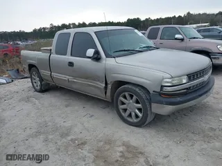 2000 Chevrolet Silverado 1500 LS with VIN 2GCEC19T1Y1250072, listed as a IAAI auction lot 41281039 with 263,179 mi miles. Bid and sale history available at carsss.com. Image 1.