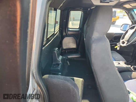 2005 Ford Ranger XLT z VIN 1FTZR45E05PA33894, wystawiony jako Copart lot #65205595 z przebiegiem 154 807 mil mil oraz Czysty tytuł • Clean title. Historia ofert i sprzedaży dostępna na DreamBid. Obrazek 10.