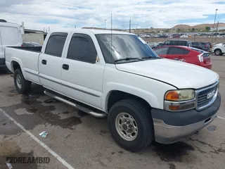 2002 GMC Sierra 2500HD SLE with VIN 1GTHK23122F144940, listed as a IAAI auction lot 39744916 with 1 mi miles. Bid and sale history available at carsss.com. Image 1.