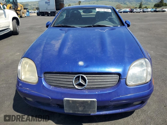 2001 Mercedes-Benz SLK 230/320 z VIN WDBKK65F71F221756, wystawiony jako Copart lot #51712125 z przebiegiem 194 101 mil mil oraz Czysty tytuł • Clean title. Historia ofert i sprzedaży dostępna na DreamBid. Obrazek 5.