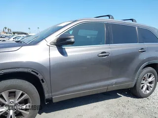 2015 Toyota Highlander XLE z VIN 5TDKKRFH8FS050848, wystawiony jako IAAI lot #42279034 z przebiegiem 101 053 mil mil oraz . Historia ofert i sprzedaży dostępna na DreamBid. Obrazek 15.