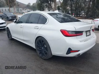 2020 BMW 3 Series 330i z VIN 3MW5R1J08L8B15226, wystawiony jako IAAI lot #41885915 z przebiegiem 75 347 mil mil oraz . Historia ofert i sprzedaży dostępna na DreamBid. Obrazek 3.