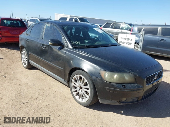 2005 Volvo S40 with VIN YV1MS682952077556, listed as a IAAI auction lot 41664901 with 1 mi miles. Bid and sale history available at carsss.com. Image 1.