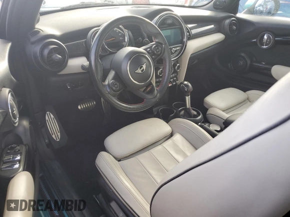 2019 MINI Convertible Cooper S с VIN WMWWG9C59K3E41385, выставлен на аукционе Copart как лот 74269624 с пробегом Не указан миль и На запчасти • Non repairable. История ставок и продаж доступна на DreamBid. Изображение 8.
