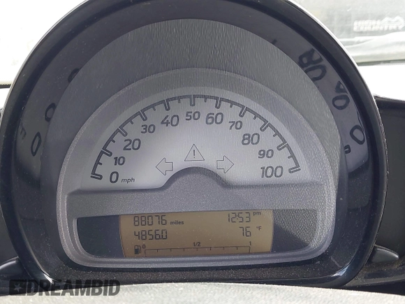 2010 Smart fortwo Pure z VIN WMEEJ3BA2AK365443, wystawiony jako IAAI lot #42293722 z przebiegiem 88 076 mil mil oraz . Historia ofert i sprzedaży dostępna na DreamBid. Obrazek 7.
