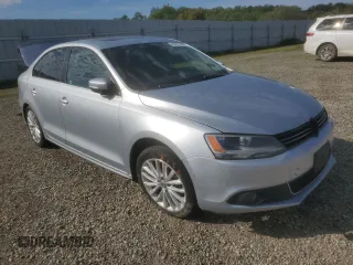 2014 Volkswagen Jetta SEL с VIN 3VWL17AJ4EM426947, выставлен на аукционе Copart как лот 49431185 с пробегом 104 254 миль миль и Списание • Salvage title. История ставок и продаж доступна на DreamBid. Изображение 4.