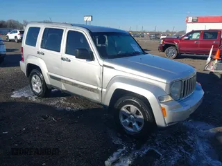 2012 Jeep Liberty Sport z VIN 1C4PJMAK7CW133648, wystawiony jako IAAI lot #41749281 z przebiegiem 249 551 mil mil oraz . Historia ofert i sprzedaży dostępna na DreamBid. Obrazek 1.