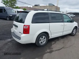 2010 Dodge Grand Caravan Hero z VIN 2D4RN3D15AR490314, wystawiony jako IAAI lot #42393495 z przebiegiem 231 813 mil mil oraz . Historia ofert i sprzedaży dostępna na DreamBid. Obrazek 4.
