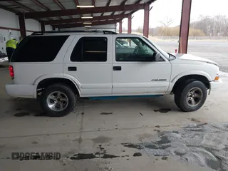 2004 Chevrolet Blazer LS z VIN 1GNDT13X64K129093, wystawiony jako IAAI lot #41860109 z przebiegiem 175 588 mil mil oraz . Historia ofert i sprzedaży dostępna na DreamBid. Obrazek 13.