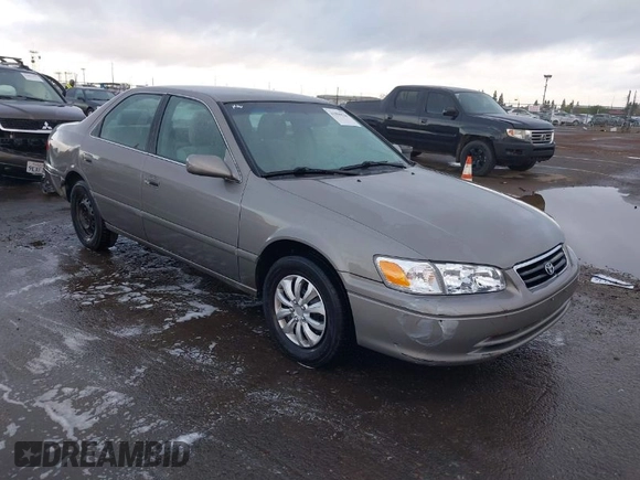 2000 Toyota Camry CE z VIN 4T1BG22K3YU691054, wystawiony jako IAAI lot #41896526 z przebiegiem 303 993 mil mil oraz . Historia ofert i sprzedaży dostępna na DreamBid. Obrazek 1.