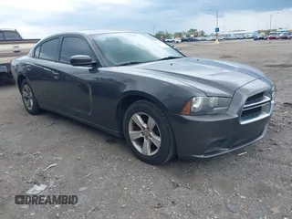 2013 Dodge Charger SE z VIN 2C3CDXBG7DH642371, wystawiony jako IAAI lot #42246407 z przebiegiem 141 569 mil mil oraz . Historia ofert i sprzedaży dostępna na DreamBid. Obrazek 1.