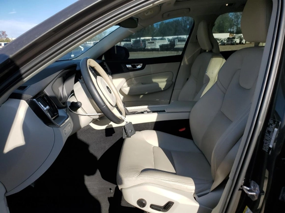 2018 Volvo XC60 Momentum z VIN LYVA22RKXJB086811, wystawiony jako Copart lot #75539864 z przebiegiem 50 449 mil mil oraz Nie do naprawy • Non repairable. Historia ofert i sprzedaży dostępna na DreamBid. Obrazek 7.