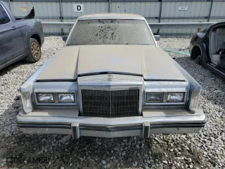1984 Lincoln Town Car with VIN 1LNBP96F2EY683747, listed as a Copart auction lot 41248394 with 77,094 mi miles and Clean Title. Bid and sale history available at carsss.com. Image 5.