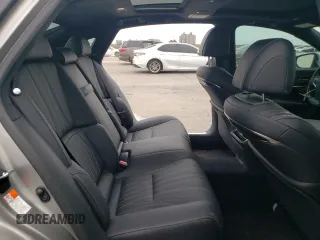 2024 Lexus LS 500 z VIN JTHD51FF8R5020127, wystawiony jako Copart lot #57173835 z przebiegiem 5 020 mil mil oraz Szkoda całkowita • Salvage title. Historia ofert i sprzedaży dostępna na DreamBid. Obrazek 10.