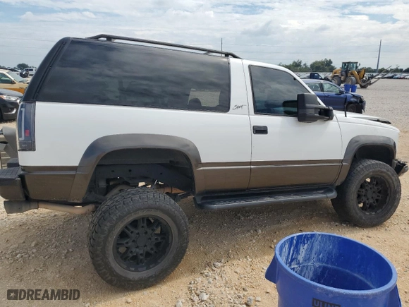 1996 Chevrolet Tahoe with VIN 3GNEK18R9TG165142, listed as a Copart auction lot 70018514 with 141,403 mi miles and Salvage Title. Bid and sale history available at carsss.com. Image 3.