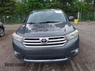 2011 Toyota Highlander z VIN 5TDBK3EH3BS085242, wystawiony jako IAAI lot #42325191 z przebiegiem 200 001 mil mil oraz . Historia ofert i sprzedaży dostępna na DreamBid. Obrazek 12.
