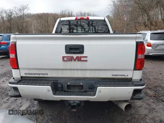 2019 GMC Sierra 2500HD Denali with VIN 1GT12SEY8KF226666, listed as a IAAI auction lot 41717939 with 45,325 mi miles. Bid and sale history available at carsss.com. Image 17.