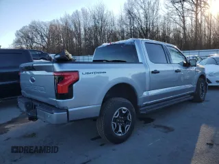 2023 Ford F-150 Lightning Pro z VIN 1FTVW1EL3PWG61686, wystawiony jako Copart lot #87870815 z przebiegiem Nie podano mil oraz Szkoda całkowita • Salvage title. Historia ofert i sprzedaży dostępna na DreamBid. Obrazek 3.