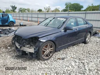 2013 Mercedes-Benz C 300 Sport z VIN WDDGF8AB0DR273622, wystawiony jako Copart lot #53899175 z przebiegiem 115 067 mil mil oraz Szkoda całkowita • Salvage title. Historia ofert i sprzedaży dostępna na DreamBid. Obrazek 1.