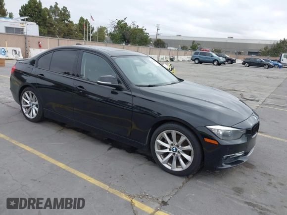 2013 BMW 3 Series 328i z VIN WBA3C1G52DNR47221, wystawiony jako IAAI lot #42818436 z przebiegiem 131 021 mil mil oraz . Historia ofert i sprzedaży dostępna na DreamBid. Obrazek 1.