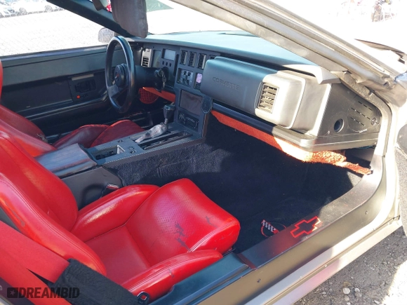 1985 Chevrolet Corvette with VIN 1G1YY0786F5139335, listed as a IAAI auction lot 41751015 with 166,164 mi miles. Bid and sale history available at carsss.com. Image 5.