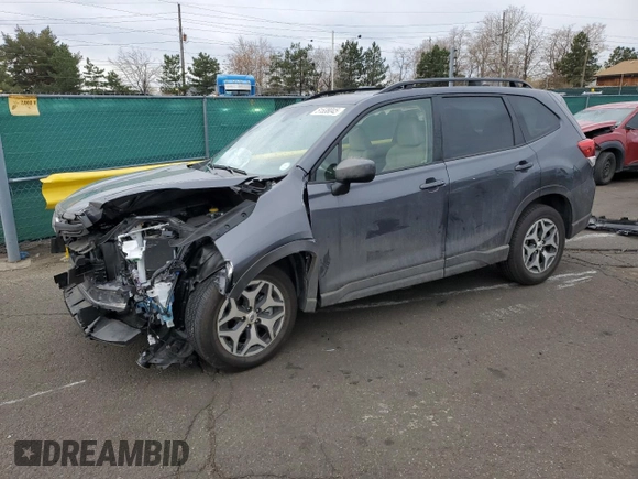 2024 Subaru Forester Premium z VIN JF2SKADC8RH431442, wystawiony jako Copart lot #51538045 z przebiegiem 5 072 mil mil oraz Szkoda całkowita • Salvage title. Historia ofert i sprzedaży dostępna na DreamBid. Obrazek 1.