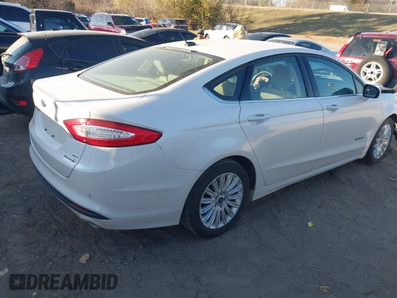 2013 Ford Fusion SE Hybrid with VIN 3FA6P0LU9DR375403, listed as a IAAI auction lot 40995125 with 132,583 mi miles. Bid and sale history available at carsss.com. Image 4.