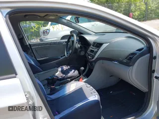 2014 Hyundai Accent GLS z VIN KMHCT4AE1EU637366, wystawiony jako IAAI lot #42455436 z przebiegiem 121 764 mil mil oraz . Historia ofert i sprzedaży dostępna na DreamBid. Obrazek 5.