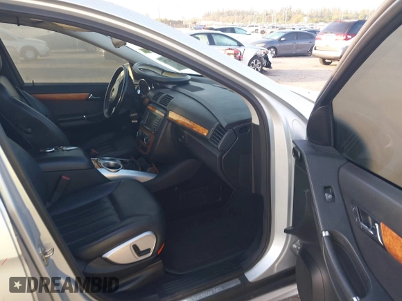 2008 Mercedes-Benz R-Class 3.5L with VIN 4JGCB56E48A073428, listed as a IAAI auction lot 41398278 with 125,922 mi miles. Bid and sale history available at carsss.com. Image 5.