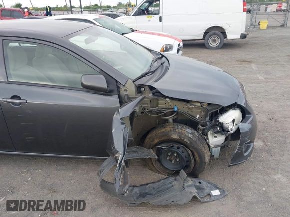 2010 Toyota Corolla z VIN 1NXBU4EE7AZ245649, wystawiony jako IAAI lot #42116044 z przebiegiem 124 984 mil mil oraz . Historia ofert i sprzedaży dostępna na DreamBid. Obrazek 14.
