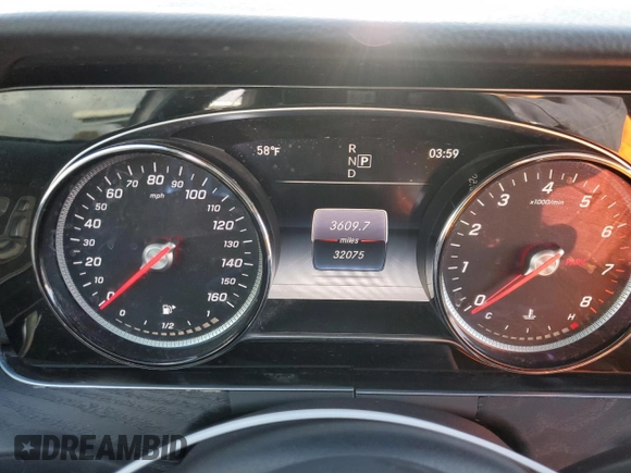 2019 Mercedes-Benz E-Class E 300 with VIN WDDZF4JB2KA646074, listed as a Copart auction lot 84917544 with 32,075 mi miles and Clean Title. Bid and sale history available at carsss.com. Image 9.