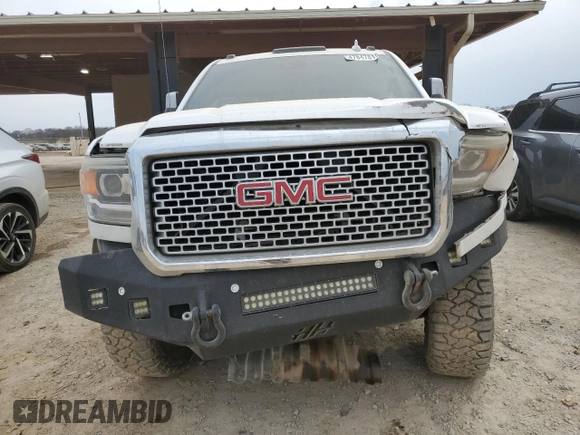 2015 GMC Sierra 2500HD available WiFi Denali with VIN 1GT120E80FF587884, listed as a Copart auction lot 47847815 with 0 mi miles and Salvage Title. Bid and sale history available at carsss.com. Image 5.