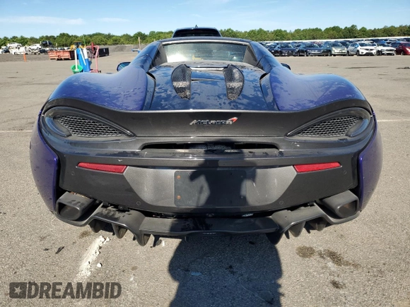 2018 McLaren 570S z VIN SBM13FAA8JW005006, wystawiony jako Copart lot #59641834 z przebiegiem 38 683 mil mil oraz Szkody całkowita. Historia ofert i sprzedaży dostępna na DreamBid. Obrazek 6.
