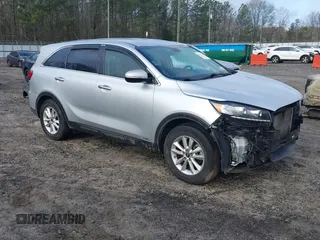 2019 Kia Sorento LX z VIN 5XYPGDA59KG497087, wystawiony jako IAAI lot #41172301 z przebiegiem 84 063 mil mil oraz . Historia ofert i sprzedaży dostępna na DreamBid. Obrazek 1.