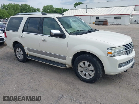 2007 Lincoln Navigator z VIN 5LMFU27587LJ21193, wystawiony jako IAAI lot #42474551 z przebiegiem 132 792 mil mil oraz . Historia ofert i sprzedaży dostępna na DreamBid. Obrazek 1.