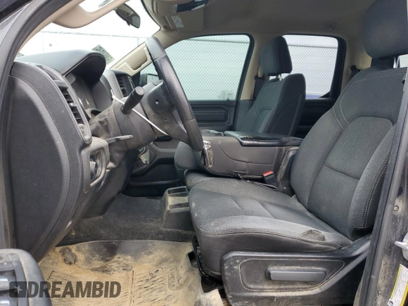 2019 Ram 1500 Tradesman z VIN 1C6SRFCT4KN662300, wystawiony jako Copart lot #52959345 z przebiegiem 133 477 mil mil oraz Szkoda całkowita • Salvage title. Historia ofert i sprzedaży dostępna na DreamBid. Obrazek 7.