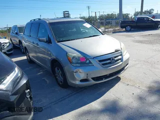 2005 Honda Odyssey EX-L with VIN 5FNRL38645B419566, listed as a IAAI auction lot 42104083 with 255,274 mi miles and . Bid and sale history available at carsss.com. Image 1.