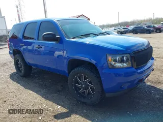 2013 Chevrolet Tahoe Commercial z VIN 1GNLC2E09DR326039, wystawiony jako IAAI lot #42008070 z przebiegiem 153 149 mil mil oraz . Historia ofert i sprzedaży dostępna na DreamBid. Obrazek 1.