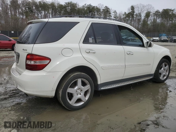 2008 Mercedes-Benz M 550 z VIN 4JGBB72E28A385552, wystawiony jako Copart lot #50704215 z przebiegiem 165 925 mil mil oraz Szkoda całkowita • Salvage title. Historia ofert i sprzedaży dostępna na DreamBid. Obrazek 3.
