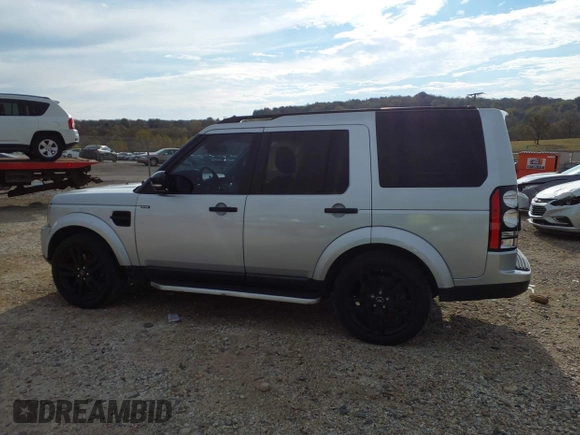 2016 Land Rover LR4 HSE z VIN SALAG2V68GA825659, wystawiony jako IAAI lot #40805256 z przebiegiem 124 342 mil mil oraz . Historia ofert i sprzedaży dostępna na DreamBid. Obrazek 14.