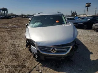 2011 Volkswagen Routan SE with VIN 2V4RW3DG0BR621820, listed as a Copart auction lot 87670825 with 180,222 mi miles and Salvage title. Bid and sale history available at DreamBid. Image 5.